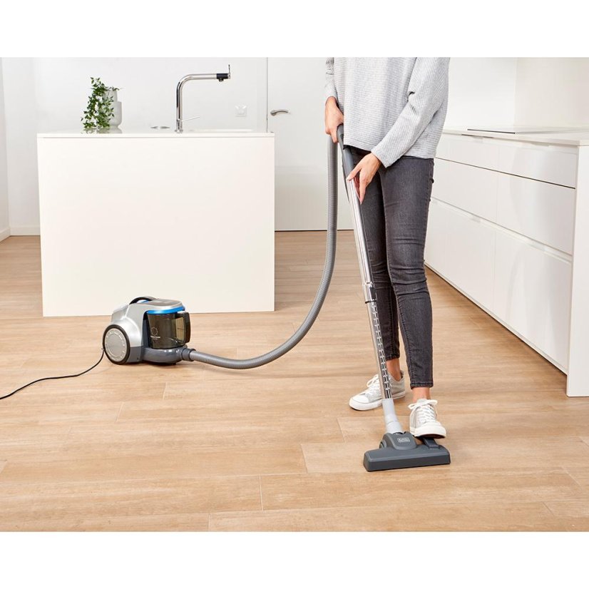 Bezsáčkový vysavač Black+Decker BXVML700E šedý