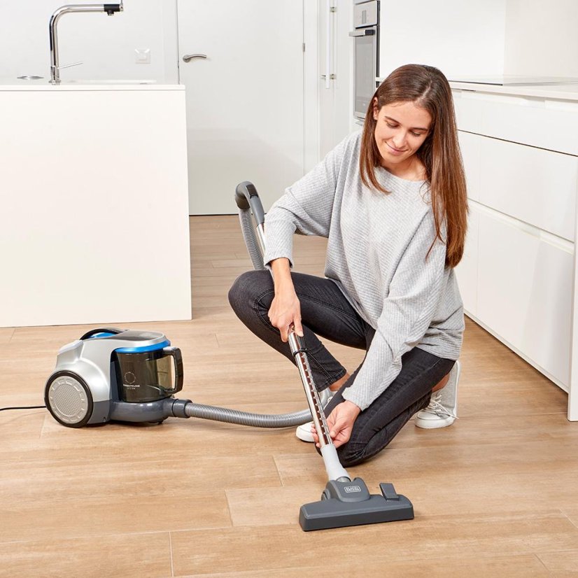 Bezsáčkový vysavač Black+Decker BXVML700E šedý
