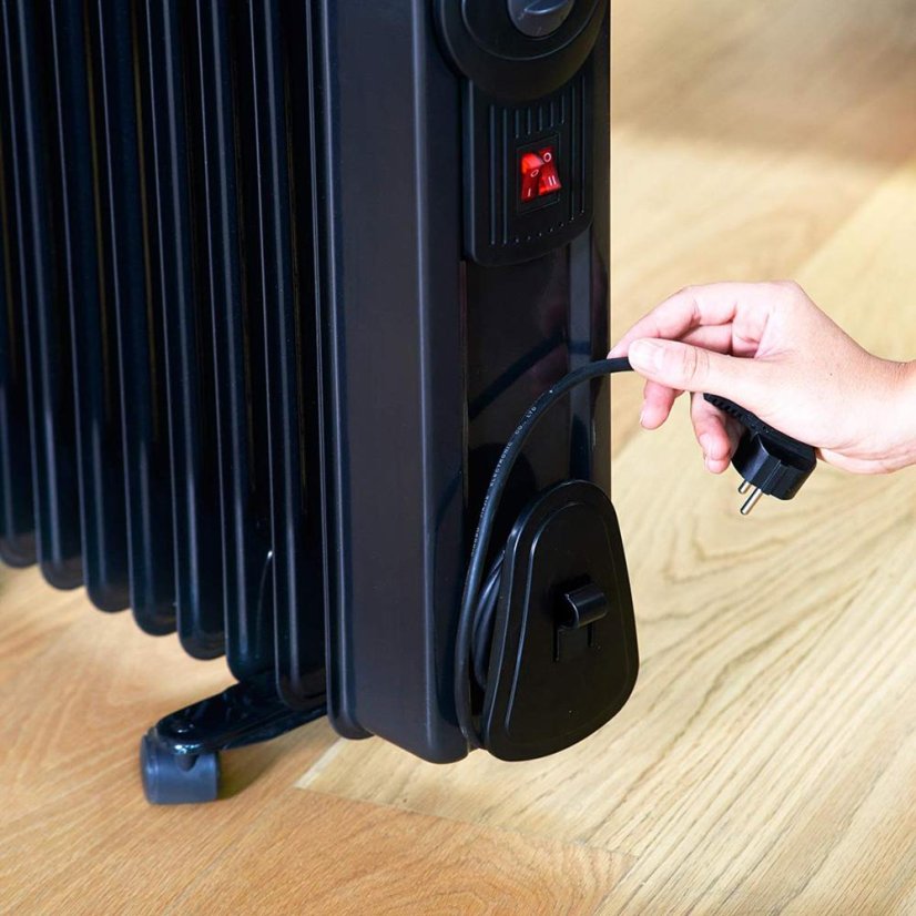 Radiátor Black+Decker BXRA2000E černý