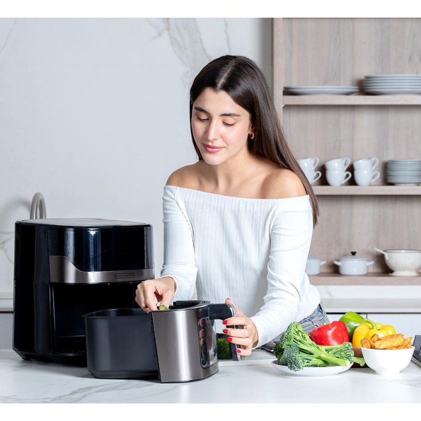 Horkovzdušná fritéza Black+Decker BXAF6500E černo-stříbrná