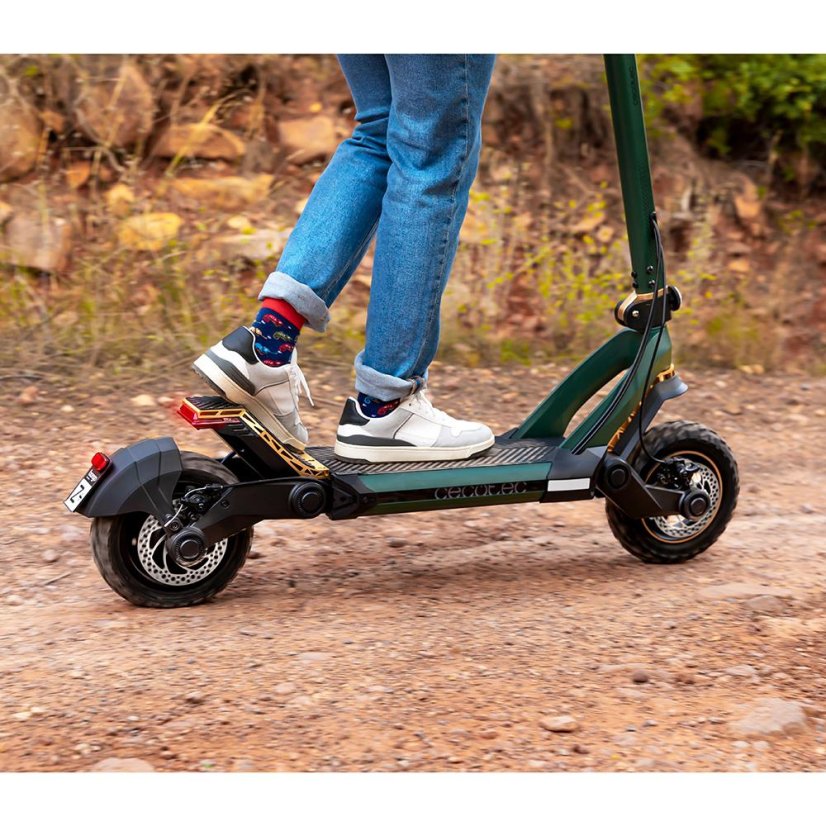 Elektrická koloběžka Cecotec Bongo Serie Z Mountain 7315 černo-zlatá