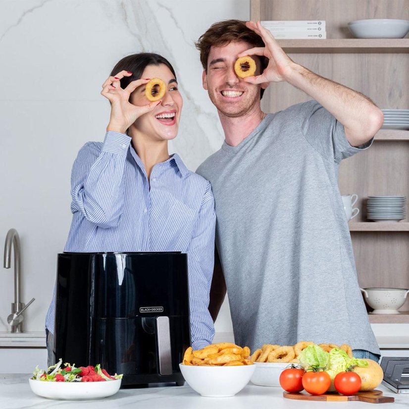Horkovzdušná fritéza Black+Decker BXAF5000E černá
