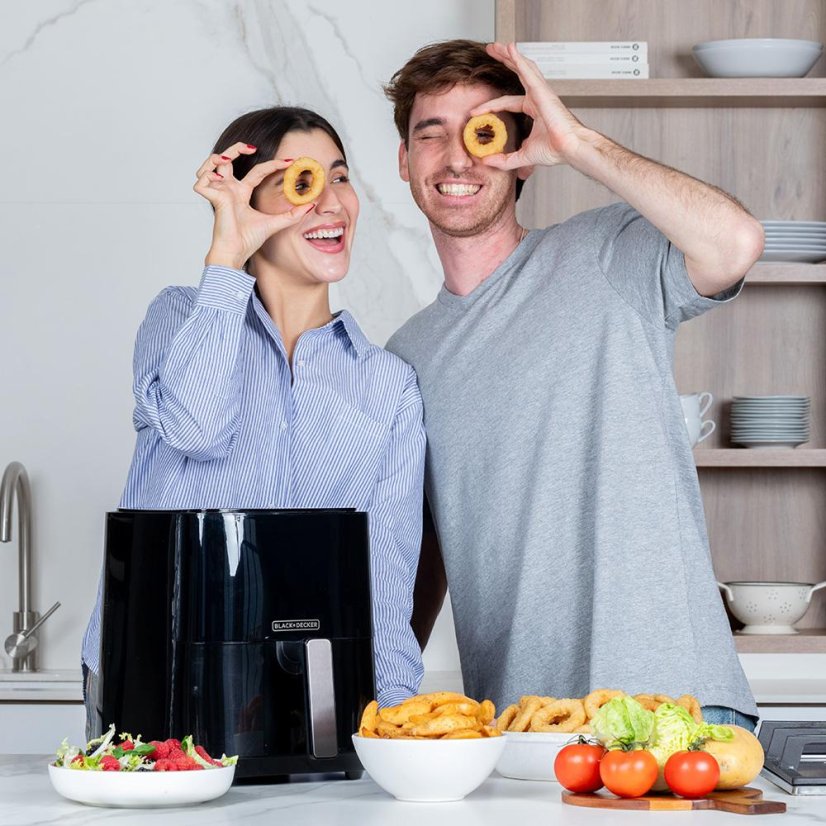 Horkovzdušná fritéza Black+Decker BXAF5000E černá