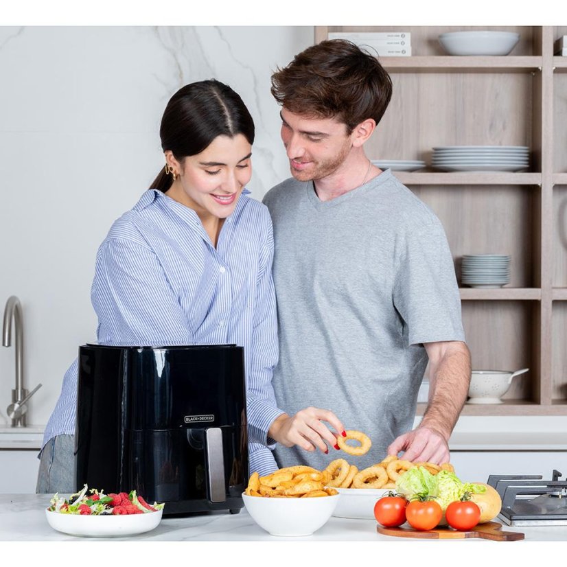 Horkovzdušná fritéza Black+Decker BXAF5000E černá