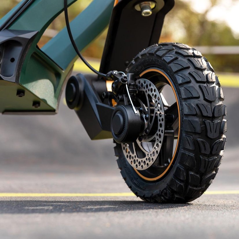 Elektrická koloběžka Cecotec Bongo Serie Z Mountain 7315 černo-zlatá