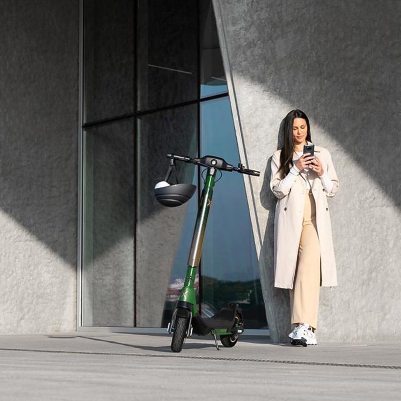 Elektrická koloběžka Cecotec Bongo Serie X65 Connected 7109 šedo-zelená