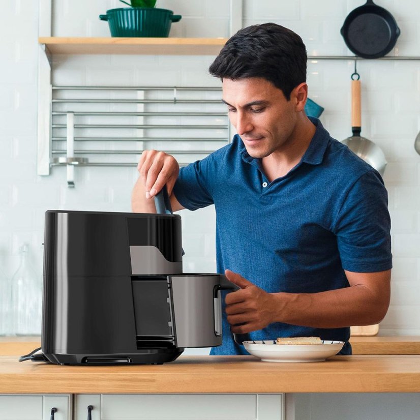 Horkovzdušná fritéza Black+Decker BXAF6500E černo-stříbrná