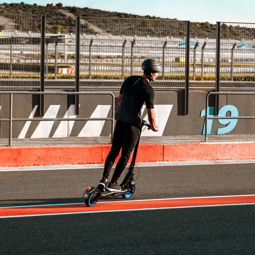 Elektrická koloběžka Cecotec Bongo Serie S+Infinity 7304 černá