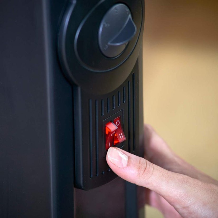 Radiátor Black+Decker BXRA2300E černý