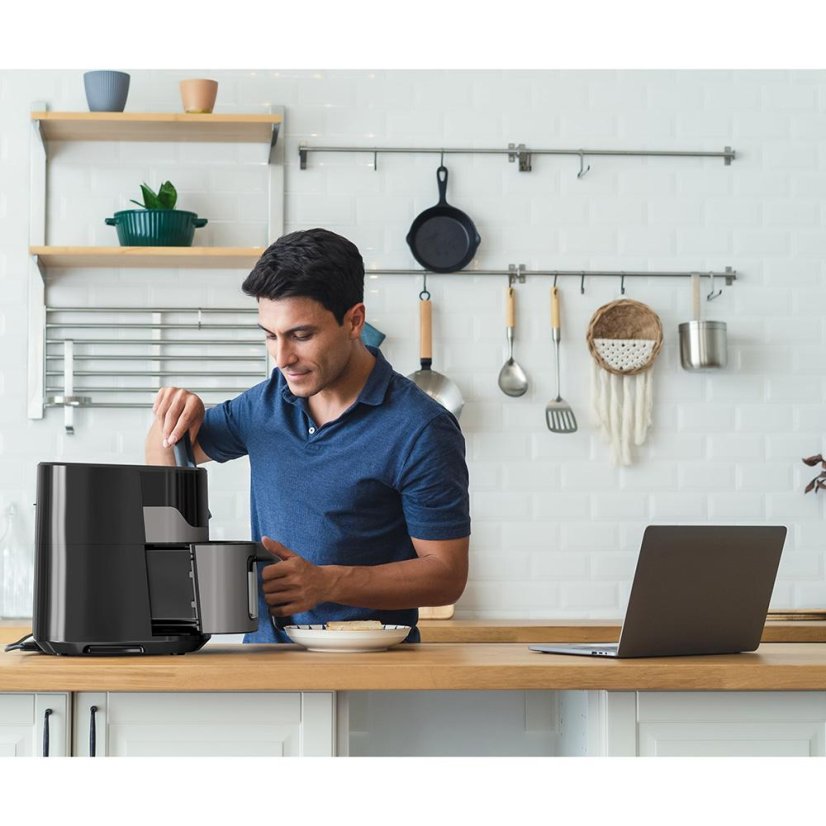 Horkovzdušná fritéza Black+Decker BXAF6500E černo-stříbrná