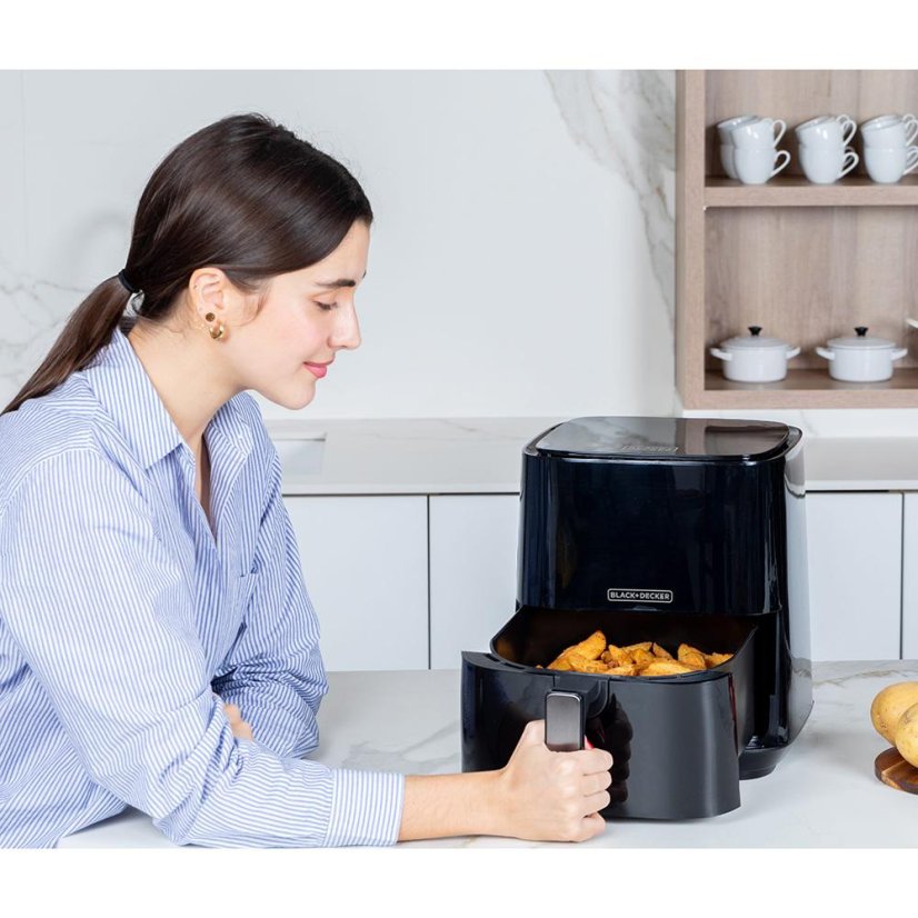 Horkovzdušná fritéza Black+Decker BXAF5000E černá